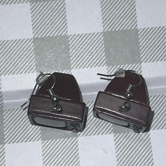 Retro TV Earrings - Picture 3 of 5